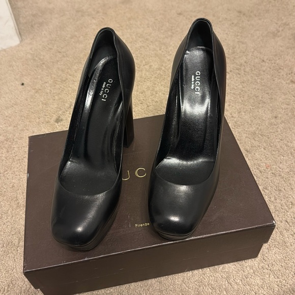 Authentic Gucci heels - Picture 2 of 8